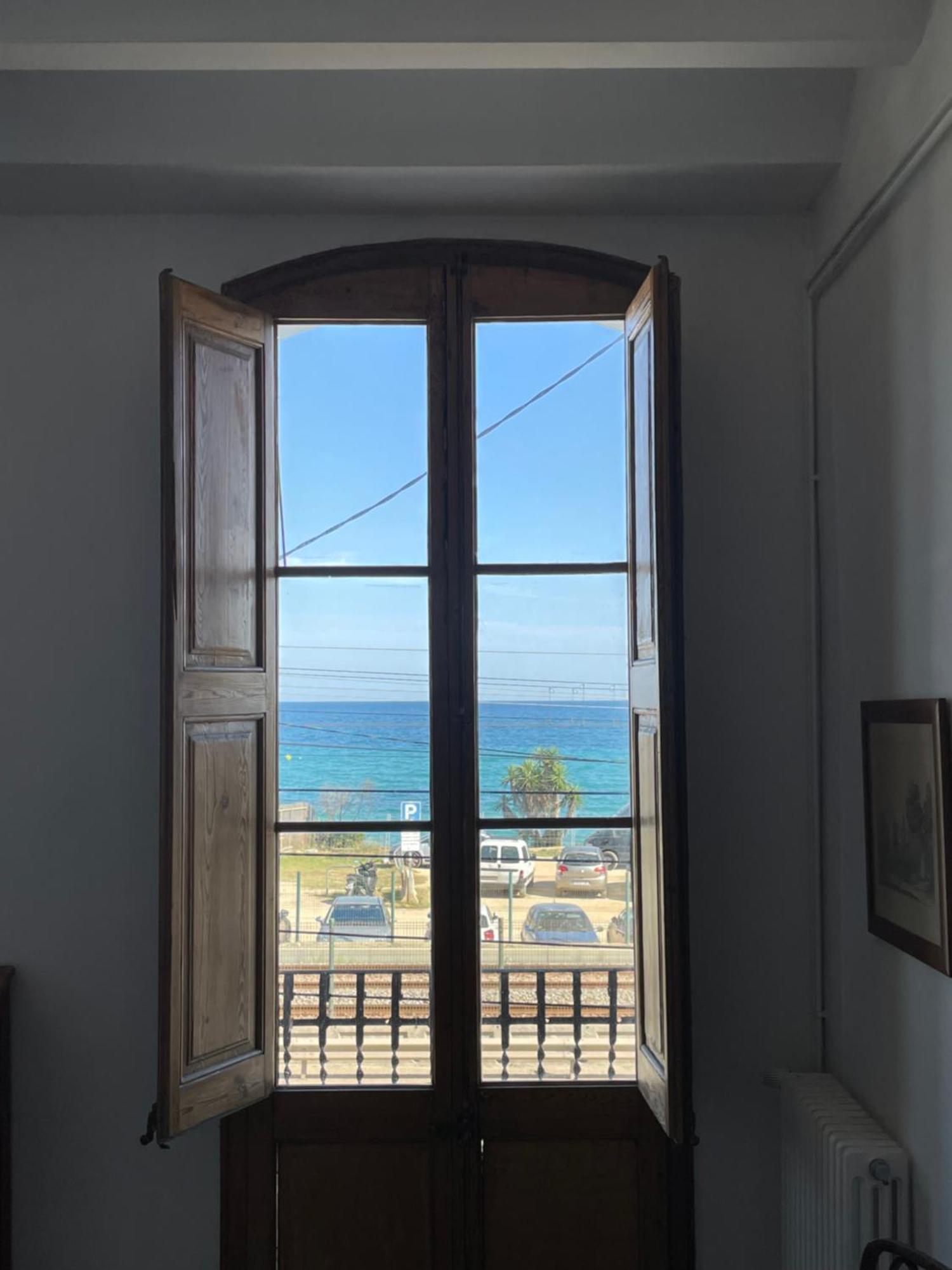 Espectacular Casa Indiana En Primera Linea De Mar Vilassar De Mar Kültér fotó